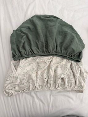Kids Two-Piece Fitted Sheet Set in Sage Green and Leaf Print